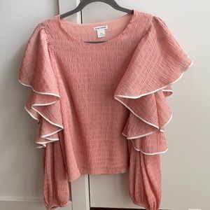 Club Monaco Peach accent sleeve club Monaco top (size large)